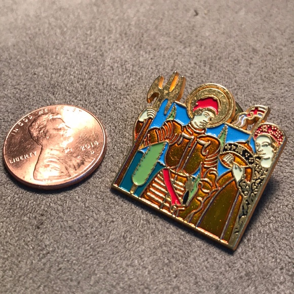 Religious pin - Picture 1 of 1